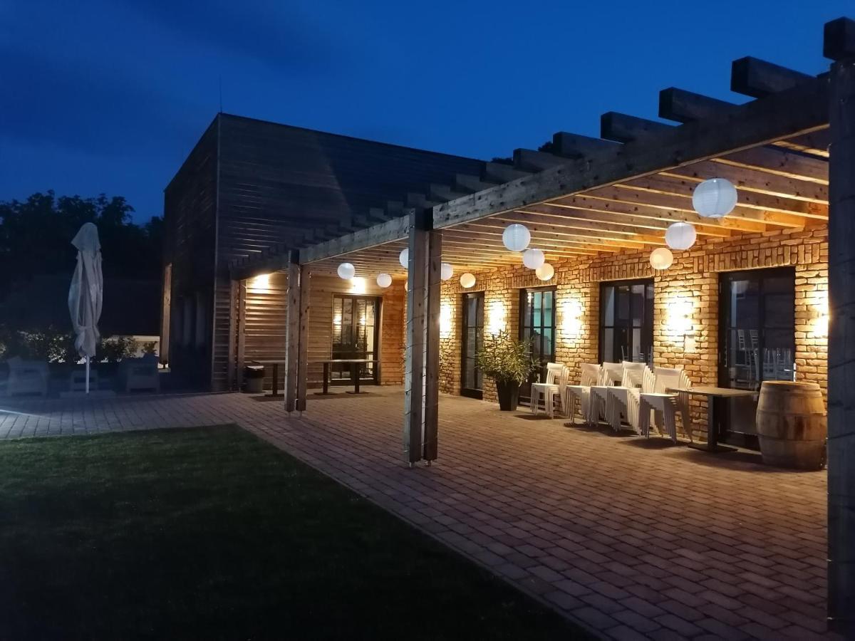 Győrújbarát Panorama Birtok - Wellness Panzio, Konferencia Es Rendezvenykoezpont Bed & Breakfast エクステリア 写真