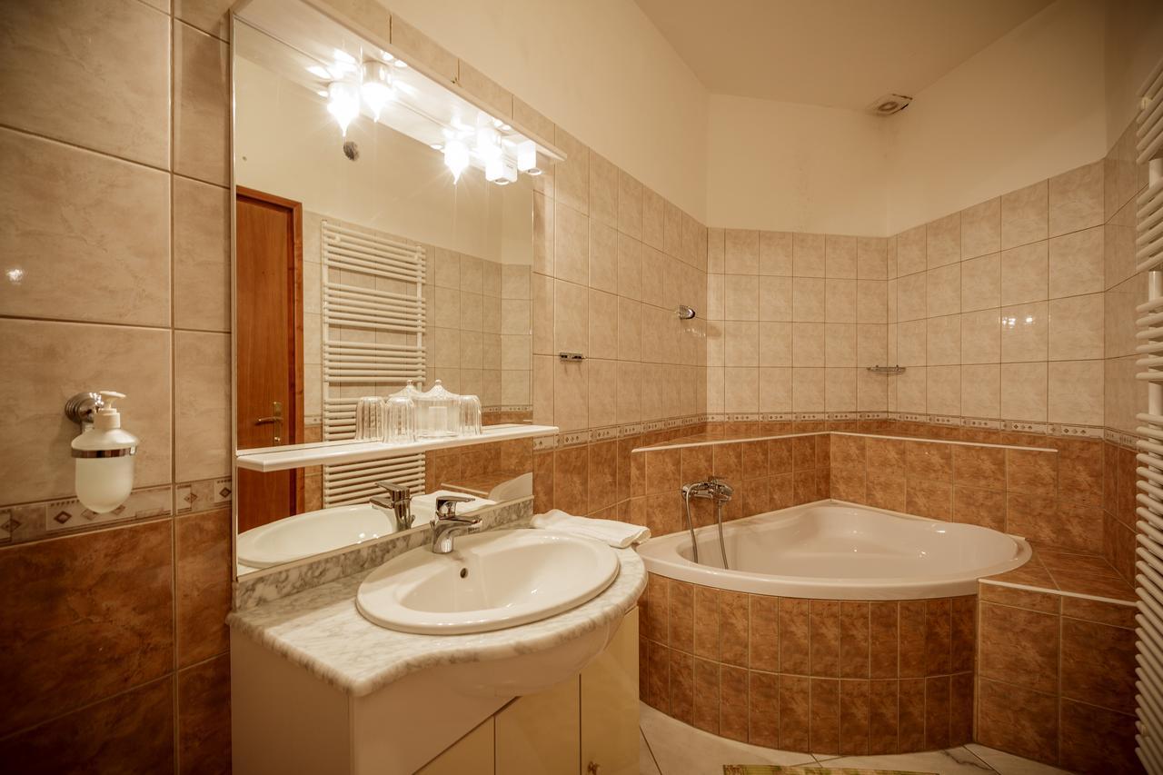 Győrújbarát Panorama Birtok - Wellness Panzio, Konferencia Es Rendezvenykoezpont Bed & Breakfast エクステリア 写真